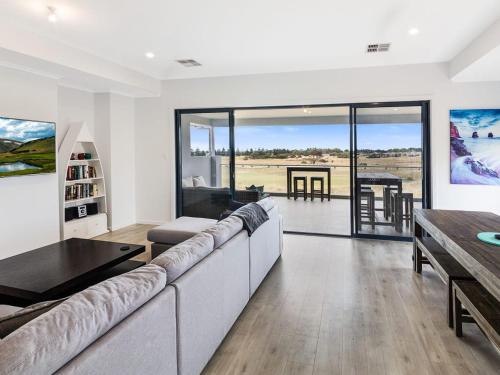 21 30 Troon Drive — hotel in Normanville