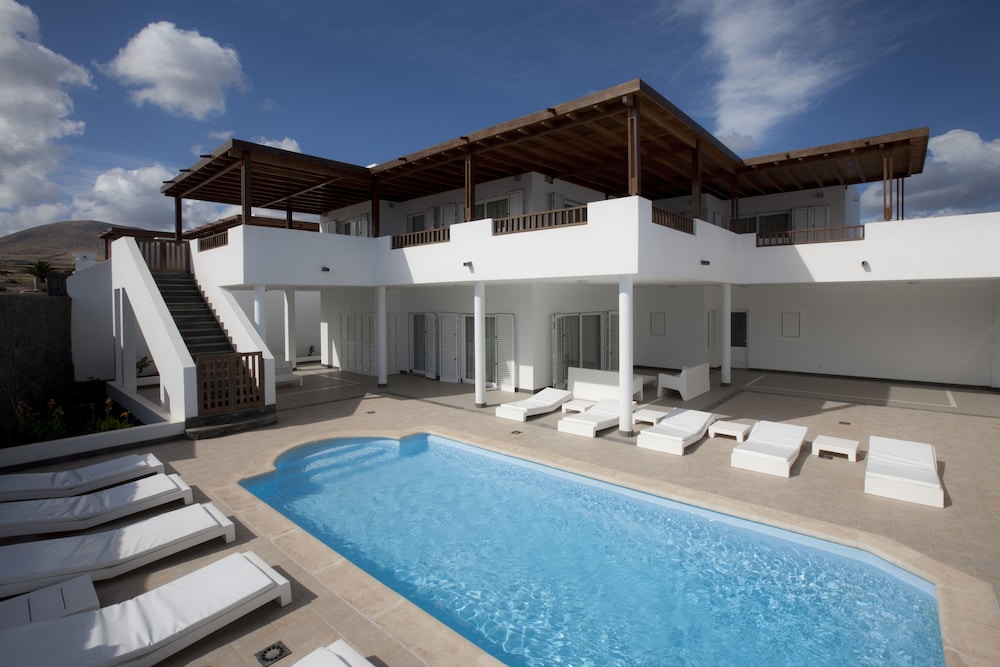 Villa Palmera — 4-Star Luxury Hotel in Yaiza, Spain