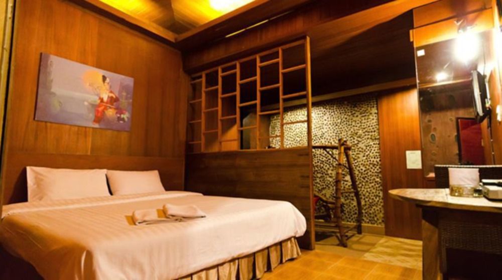 Eight Plus Hotel