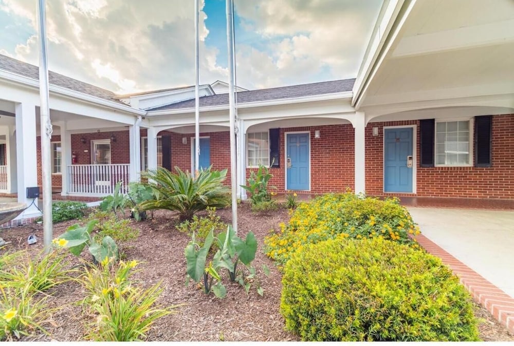 Winton Inn & Suites - photo 10