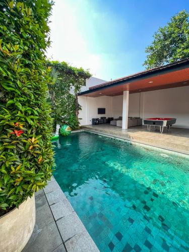 LeRoca Villa — 4-Star Luxury Hotel in Bandung, Indonesia