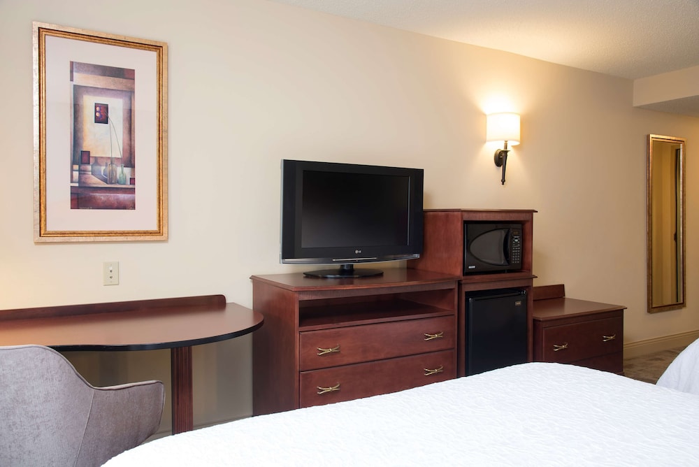 Hampton Inn & Suites Bloomington Normal - photo 7