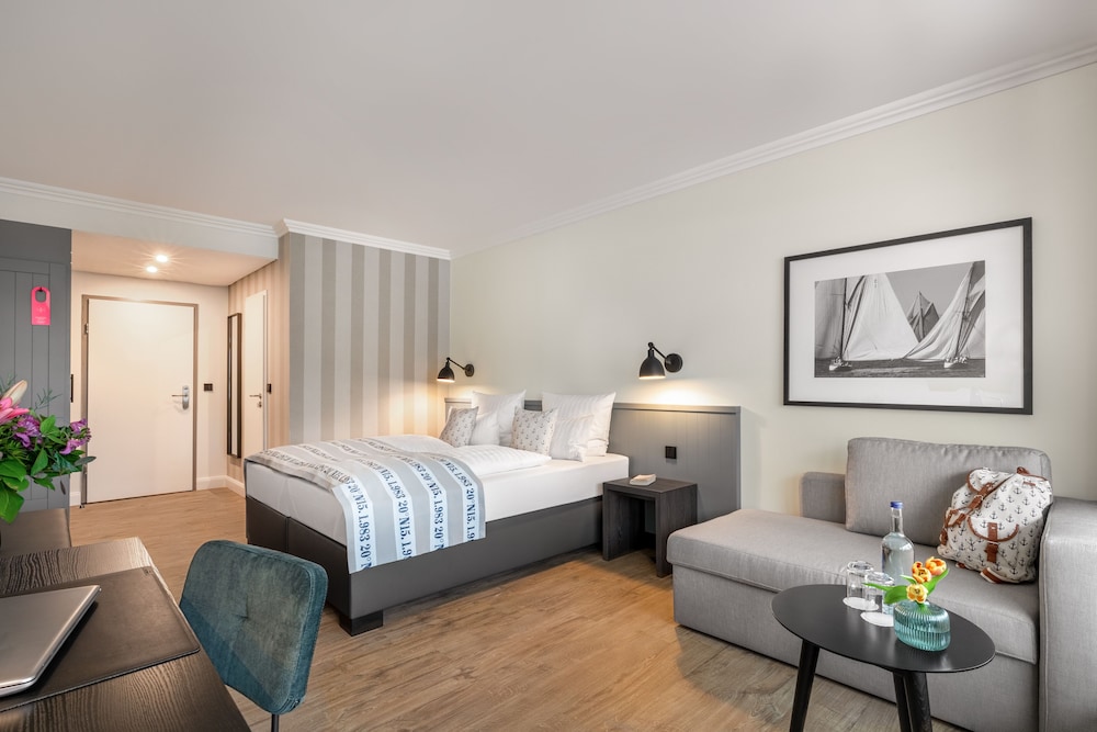 Hotel Yachtclub — 4-Star Luxury Hotel in Timmendorfer Strand, Germany