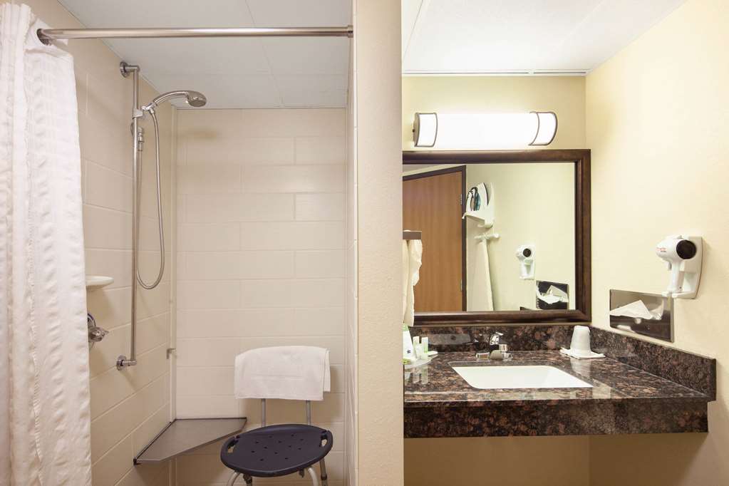 AmericInn by Wyndham Ashland - photo 22
