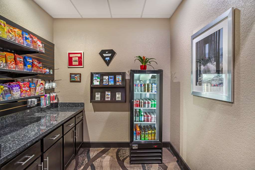 Best Western Plus Lake Jackson Inn & Suites - photo 37
