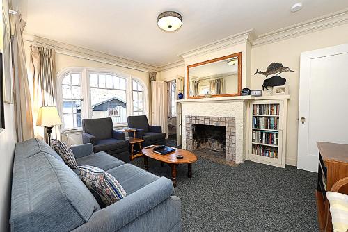 316CA Upper 316 Catalina Upper in Avalon, United States