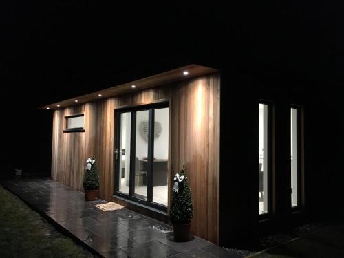 Parkknott Retreat Luxury Lodge with Private Hot Tub — 4-Star Luxury Hotel in Askam In Furness, United Kingdom