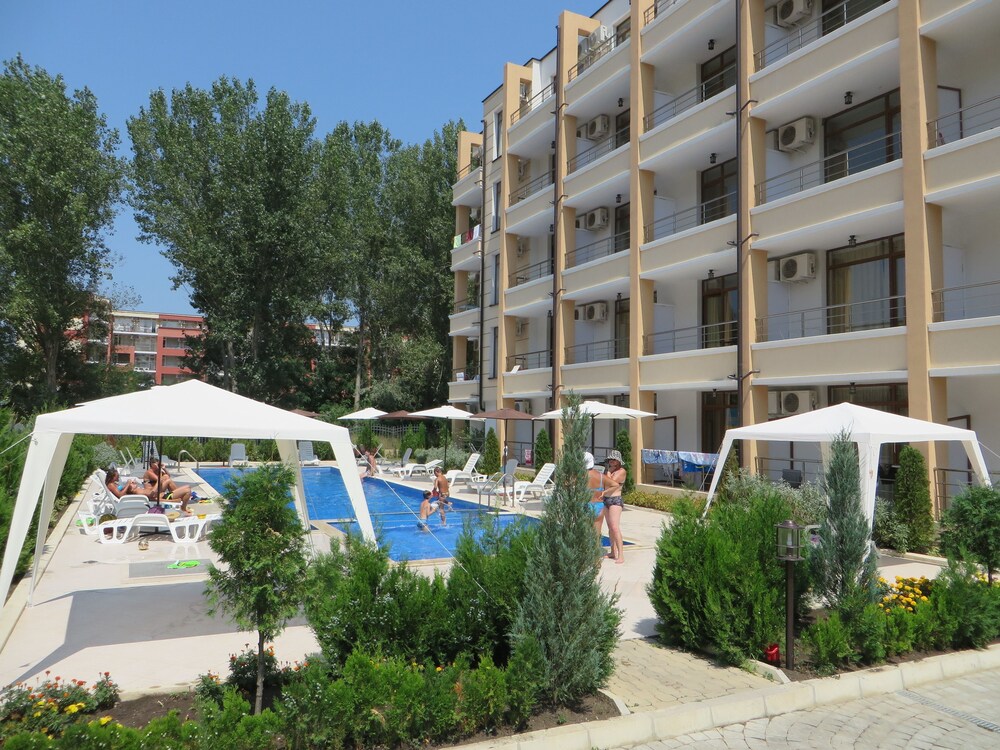 Saint Elena Apartcomplex - carbon neutral hotel in Nesebar