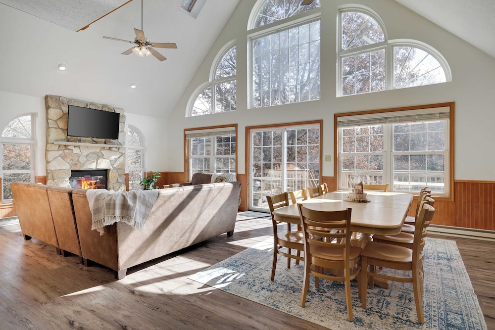 Sycamore Cove by Avantstay Hot Tub Game Rooms — hotel in Towamensing Trails