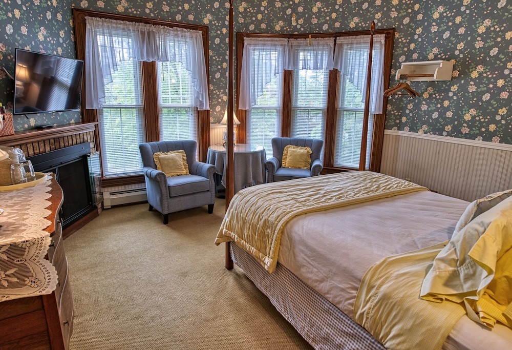 Rockwell Falls Inn and Wine Bar - photo 37