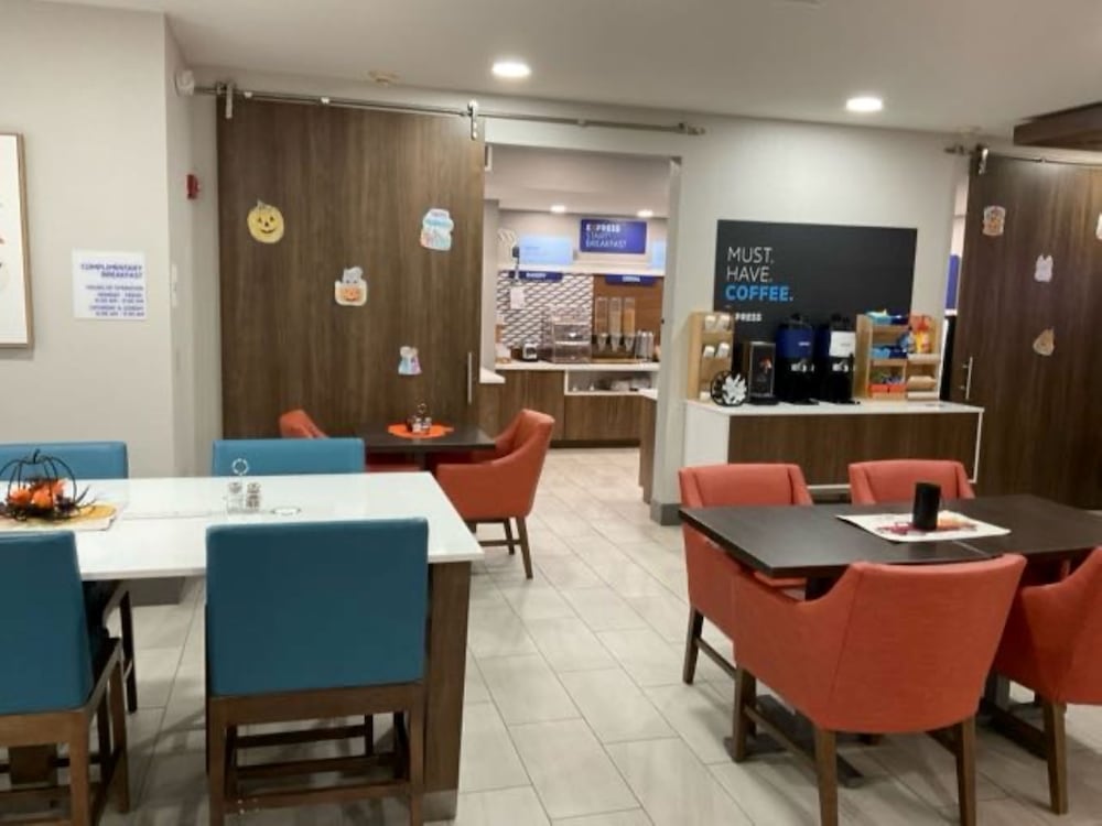 Holiday Inn Express Wichita North Park City by IHG - photo 18