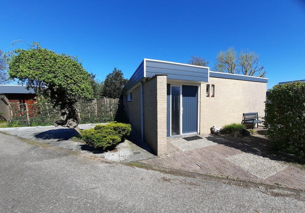 Detached holiday home with garden — 4-Star Luxury Hotel in Schagen, Netherlands