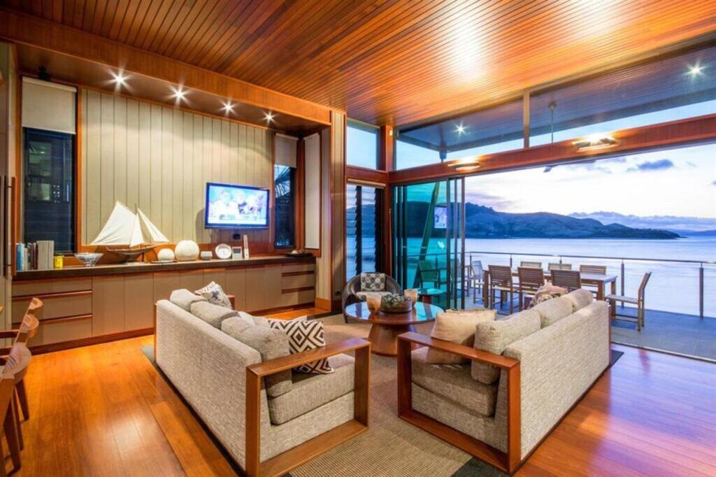 Yacht Club Villas on Hamilton Island by HIHA — 4-Star Luxury Hotel in Hamilton Island, Australia