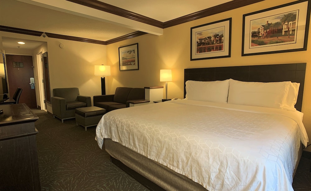 Holiday Inn Express & Suites Charleston Northwoods by IHG - photo 9