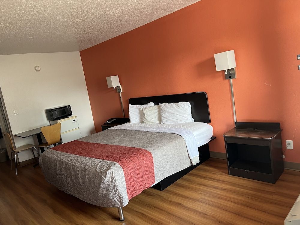 Lake Inn - photo 8
