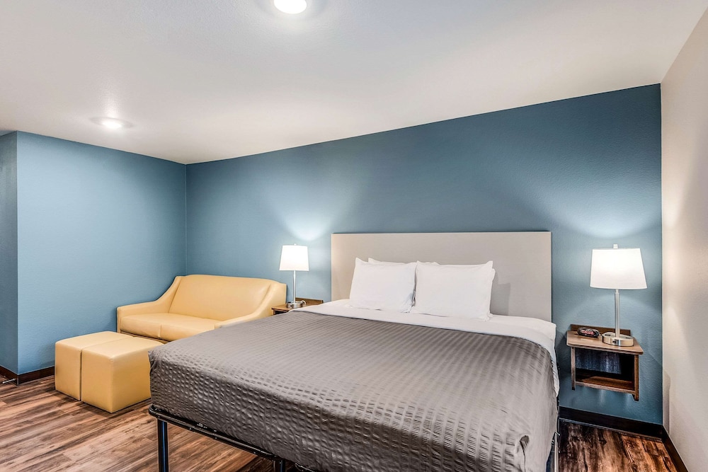 Woodspring Suites West Des Moines - photo 17