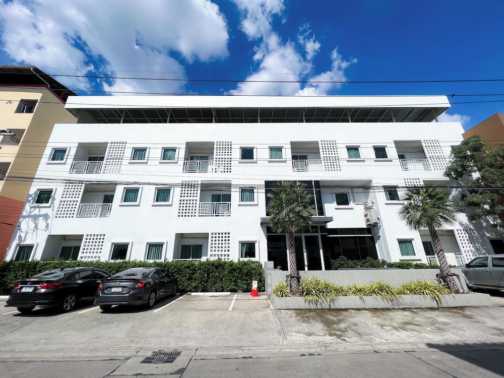 Matini Premium Hotel — hotel in Thanyaburi