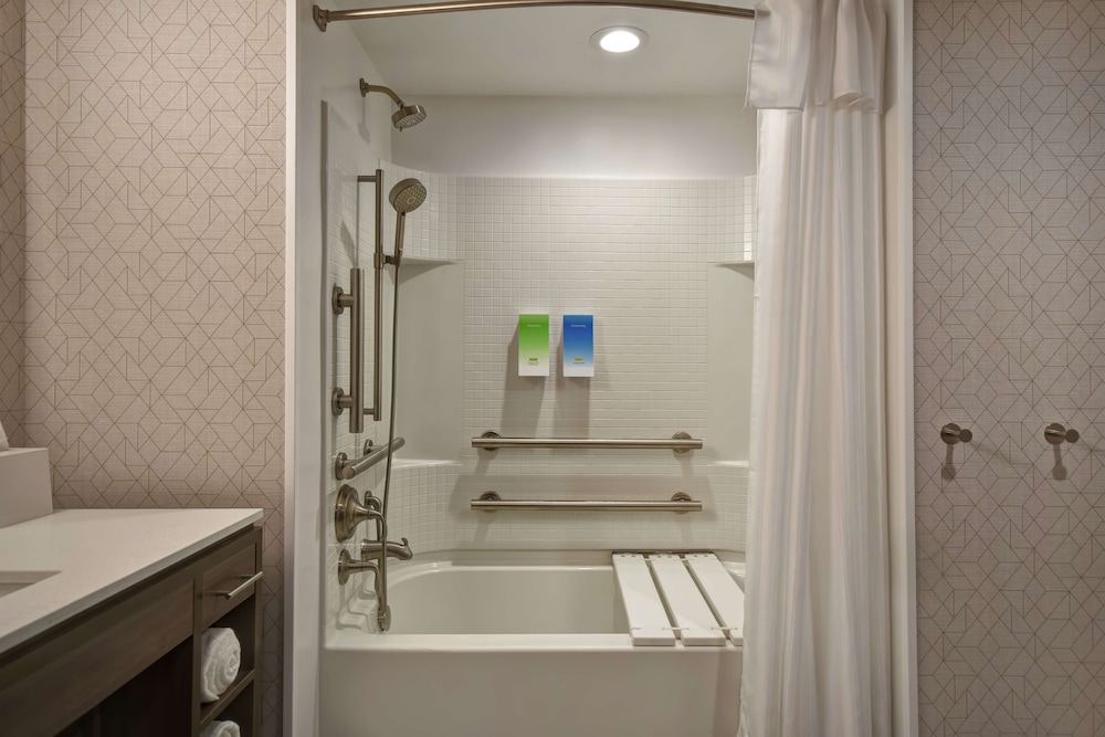 Home2 Suites by Hilton Taylor Detroit - photo 21