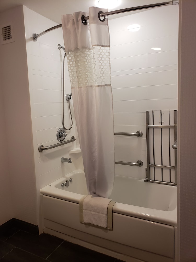 Hampton Inn & Suites Newtown - photo 100
