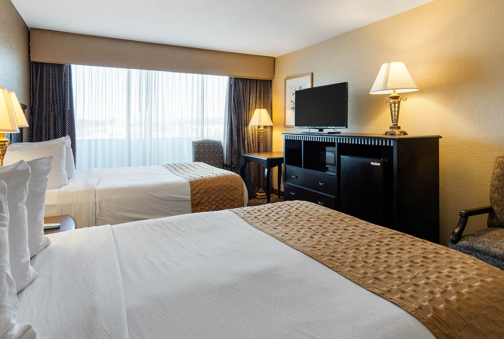 Clarion Inn & Suites By Hampton Convention Center - photo 16