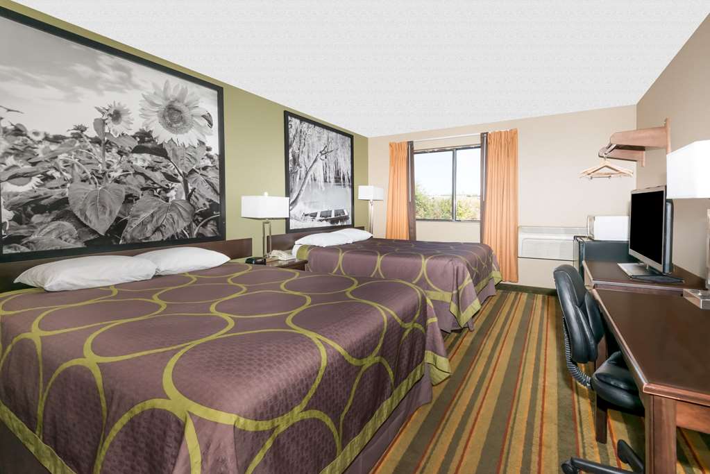 Super 8 by Wyndham Topeka Wanamaker RD I 70 - photo 8