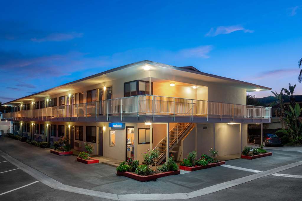 Motel 6 Santa Barbara CA State Street - photo 2