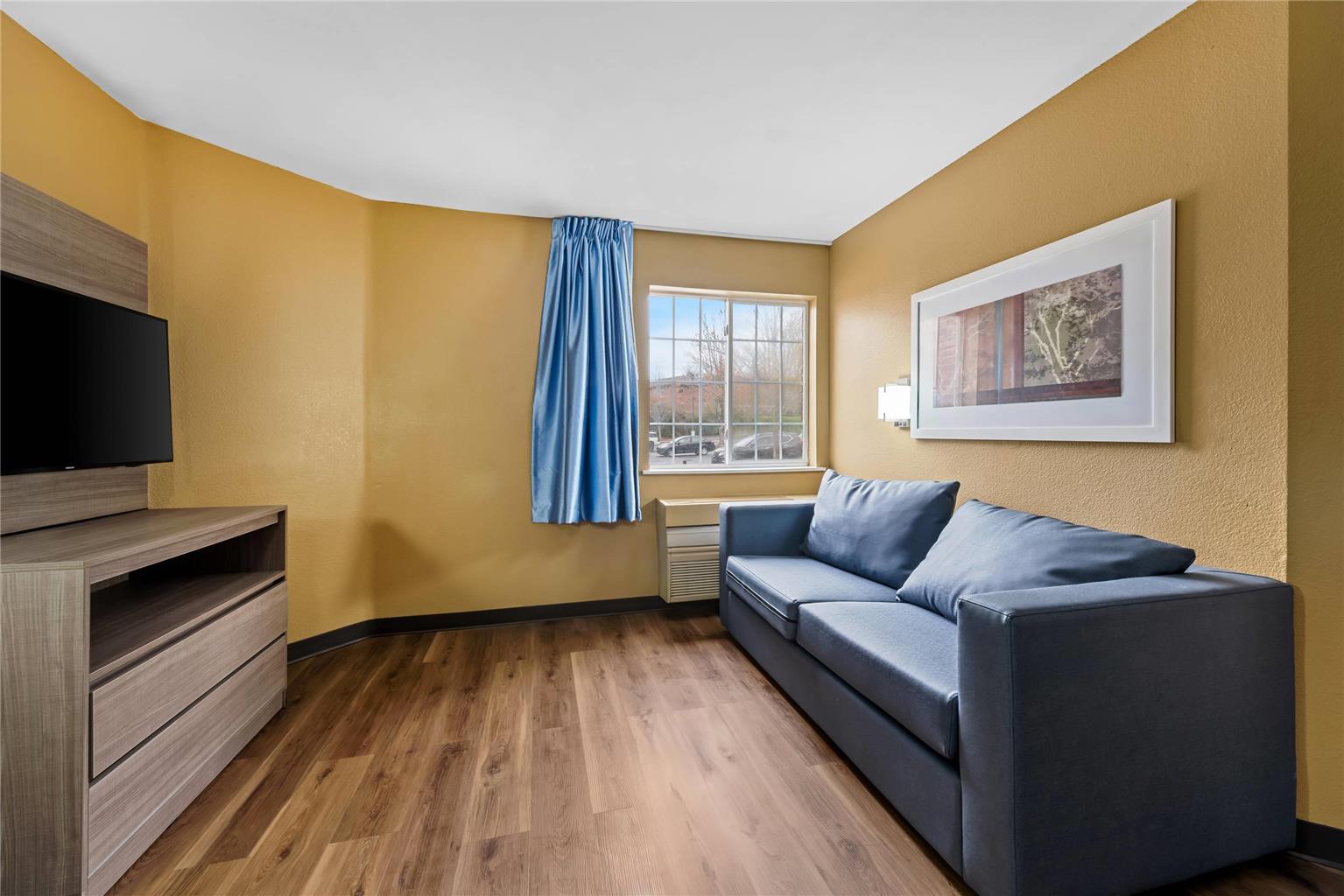 Suburban Studios Charlotte Executive Park - photo 20