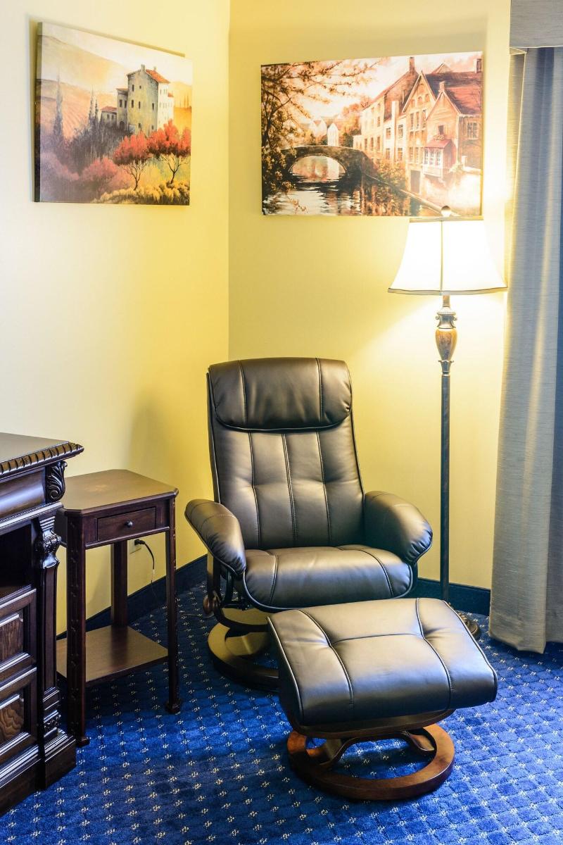 Asbury Inn & Suites - photo 8