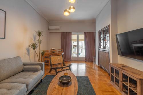 Maison Terrasse Georgeous 3Br Apt next to Acropolis — 4-Star Luxury Hotel in Athens, Greece