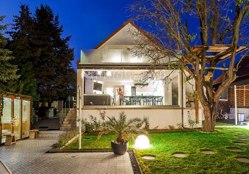 NEB garden - carbon neutral hotel in Unknown City