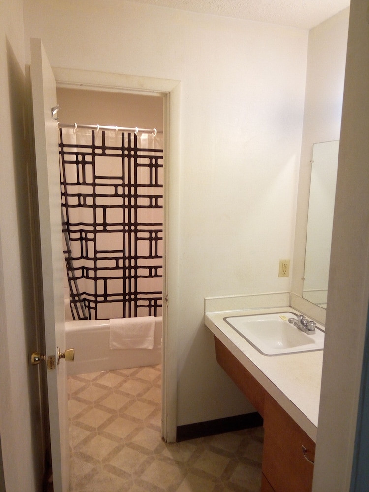 Willard Country Inn - photo 8