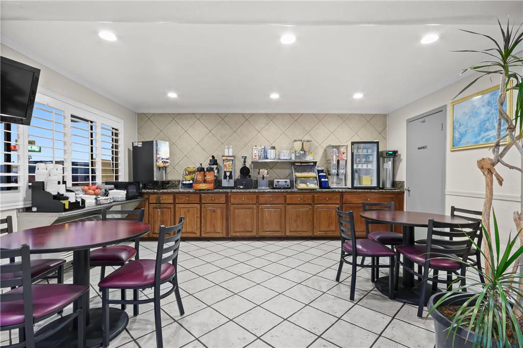 Days Inn by Wyndham Lost Hills - photo 8