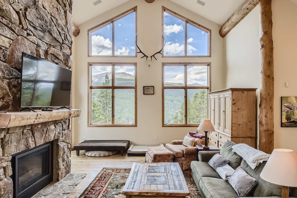 Secluded Mtn House w Scenic Views Pet Friendly — 4-Star Luxury Hotel in Breckenridge, United States