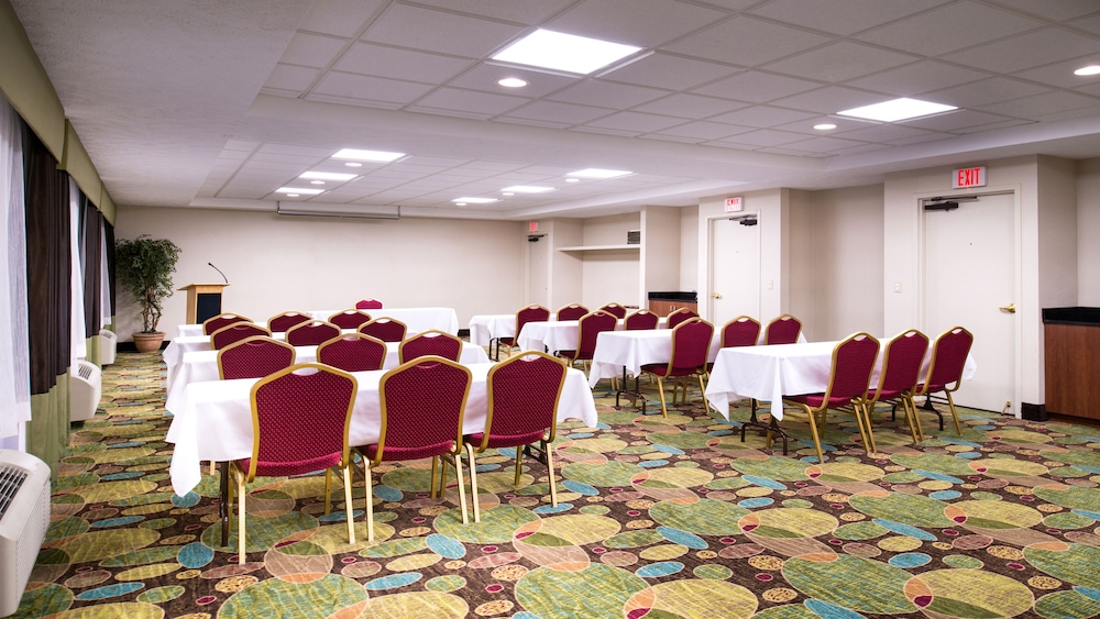 Holiday Inn Hotel & Suites Warren by IHG - photo 45