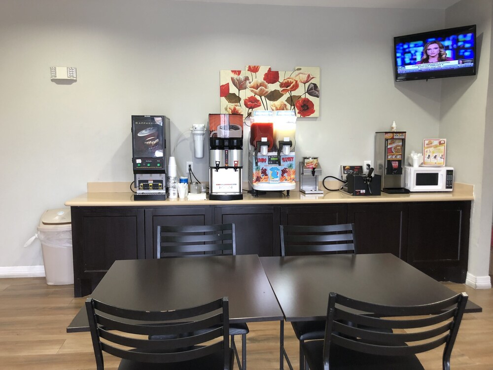 Downtowner Inns & Suites - photo 33