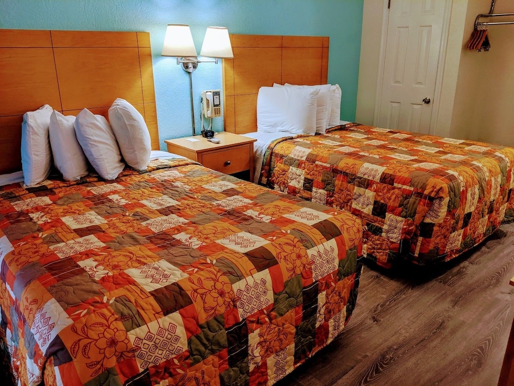 Seahorse Inn and Cottages - photo 4