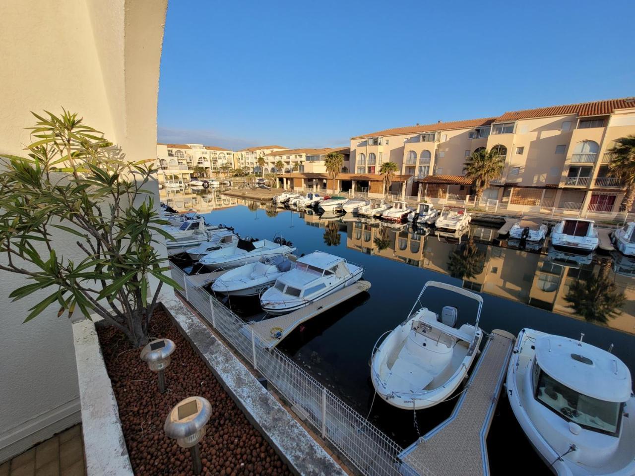 T2 a Cote de la Mer Quartier Des Quilles — 4-Star Luxury Hotel in Sete, France