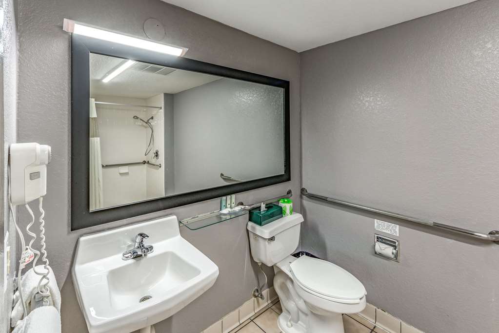 Quality Inn I 10 East near Frost Bank Center - photo 24
