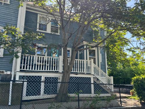 Beautiful 2 Bedroom 2 Bath Townhouse — 4-Star Luxury Hotel in Boston, United States