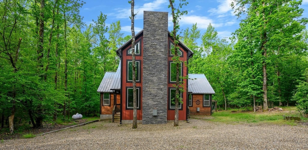 Stardust Hollow Cabin for 14 — 5-Star Luxury Hotel in Broken Bow, United States