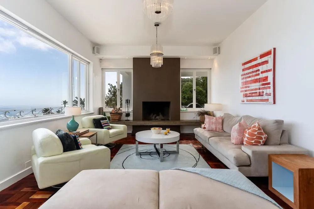 Delightful large villa in Camps Bay with pool Picasso