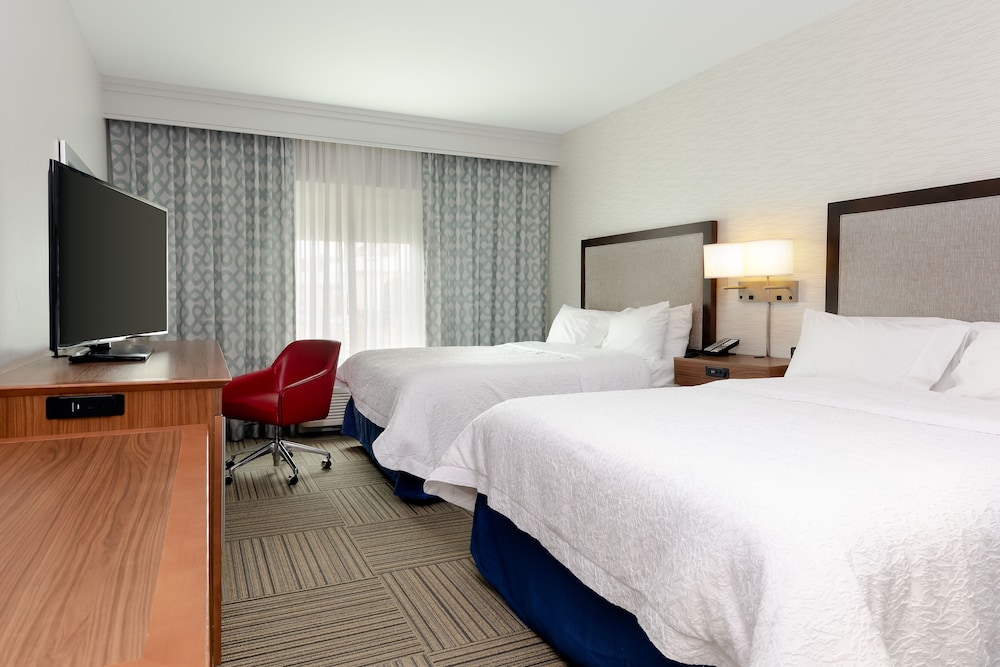 Hampton Inn Emerson LakePoint - photo 8