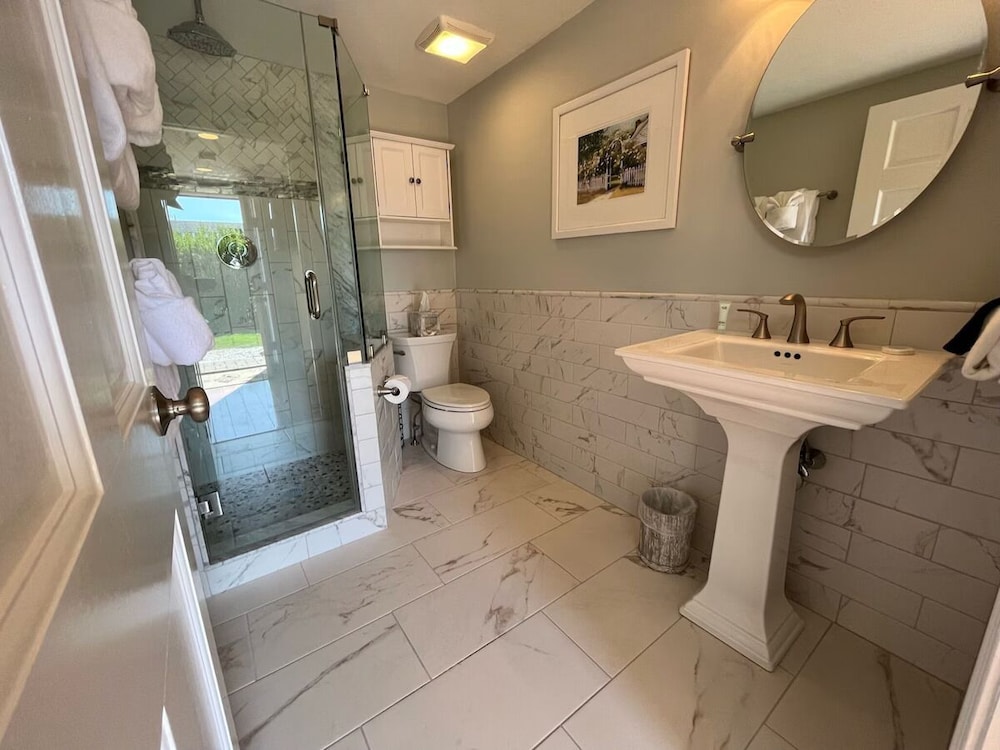 Beach Breeze Inn - photo 45