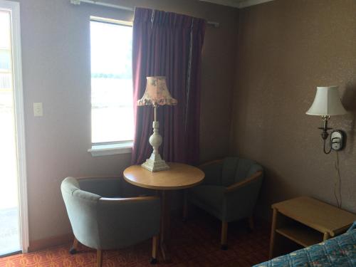 Lake Shore Motel - photo 11