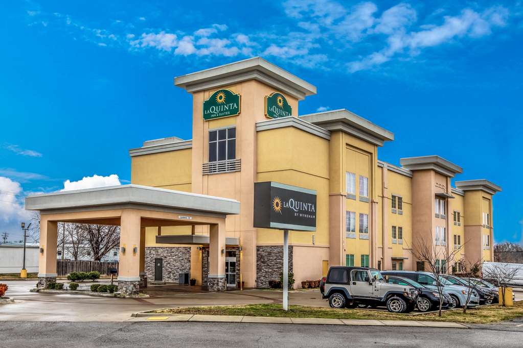 La Quinta Inn & Suites by Wyndham Claremore - photo 2