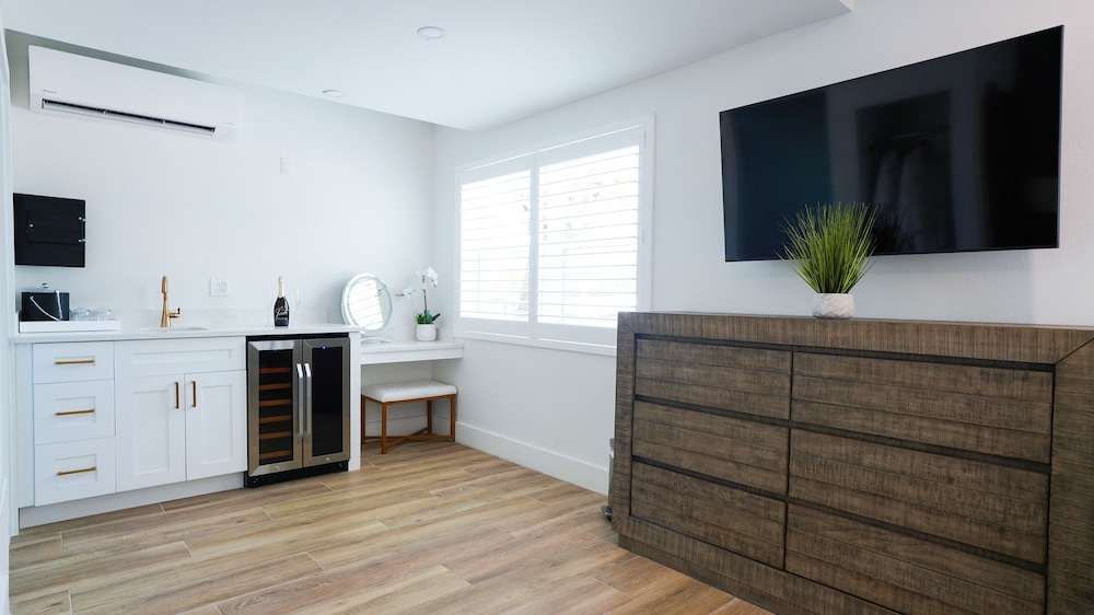 Ivory Sands Beach Suites - photo 17