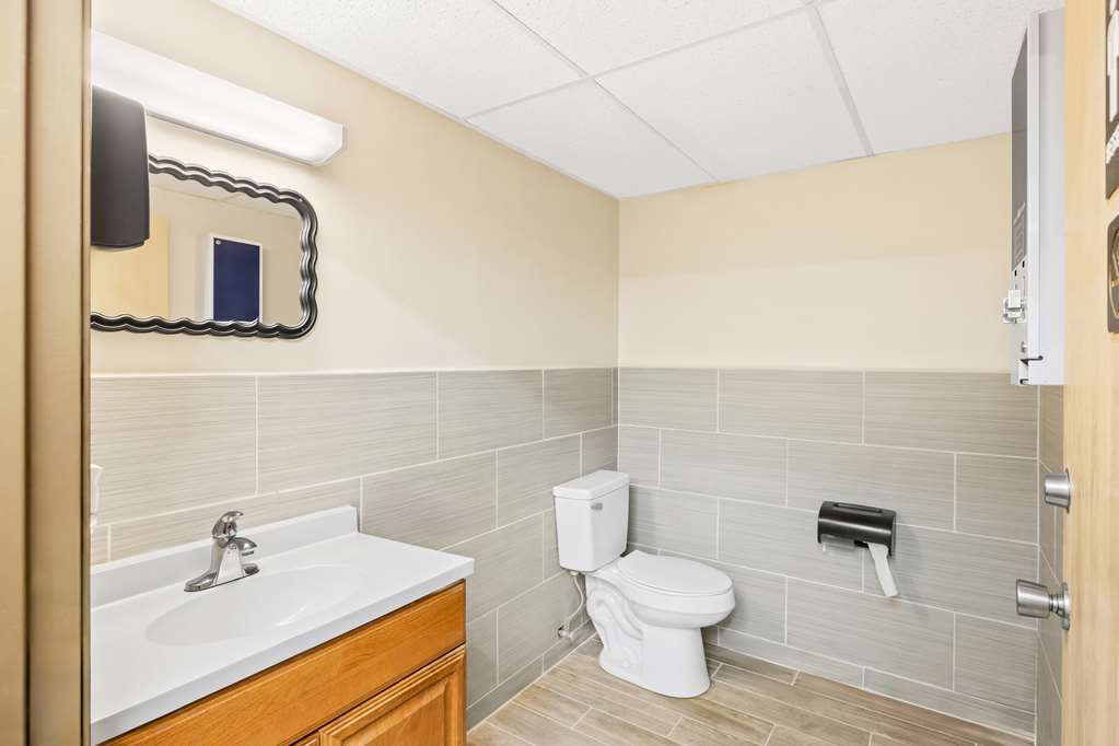 Econo Lodge Emporia - photo 15