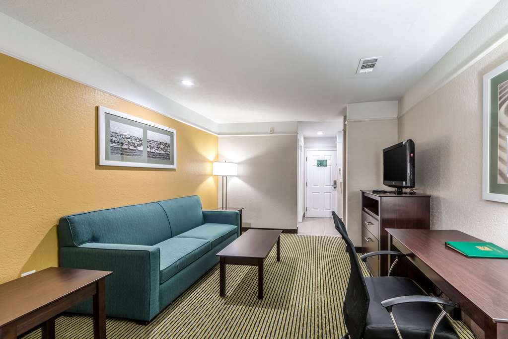Quality Inn & Suites SeaWorld North - photo 30