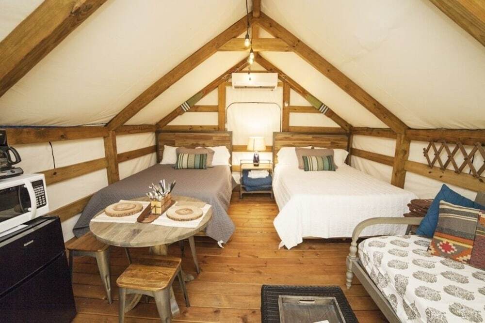 Geronimo Creek Retreat Getaway A 1 Bedroom Cabin 10419135 — Seguin