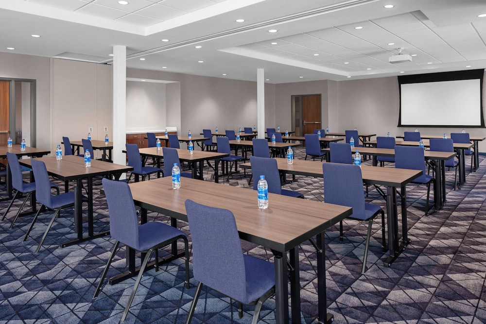 Courtyard by Marriott Lansing Downtown - photo 33